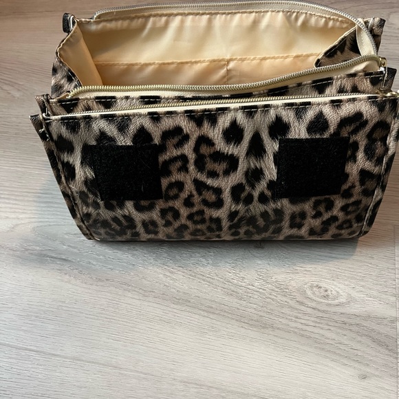 Quo Beauty meow carry all clutch cosmetic travel case (NWT) - Picture 4 of 9